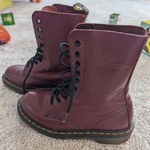 Dr Martens red smooth leather (10-eye)